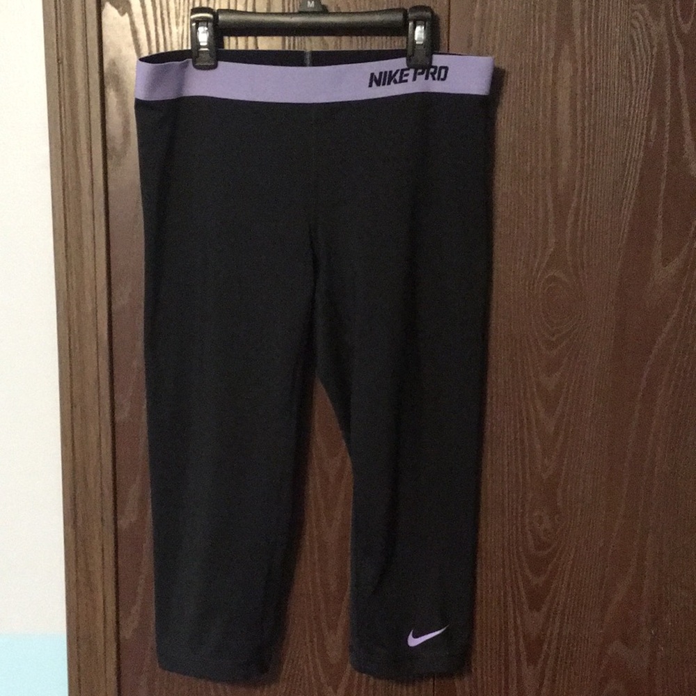 Nike Pro Black Workout Crops